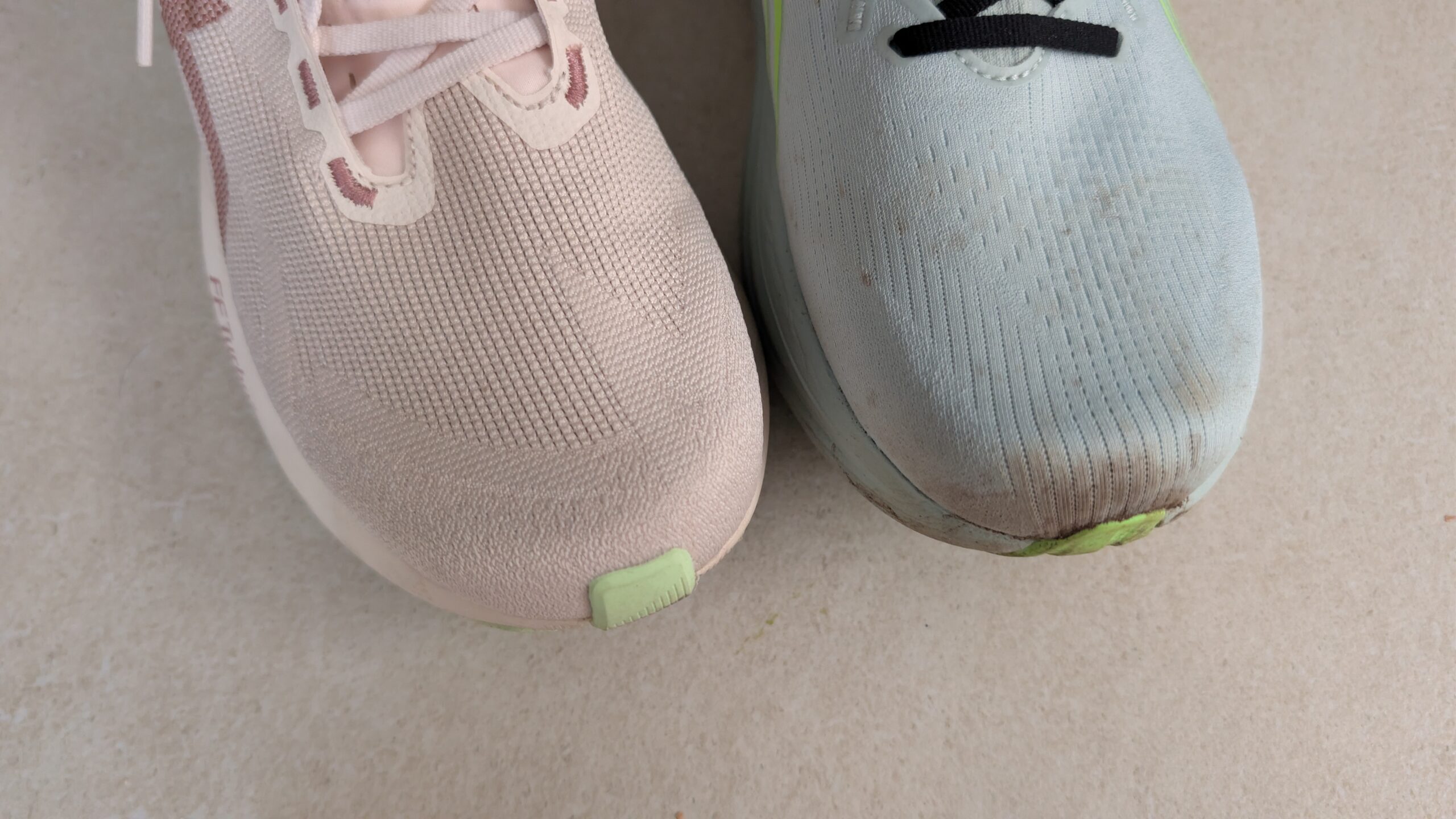 ASICS Novablast 6 vs Nimbus 28 - Toe Box ASICS Novablast 6 vs Nimbus 28 - Toe Box