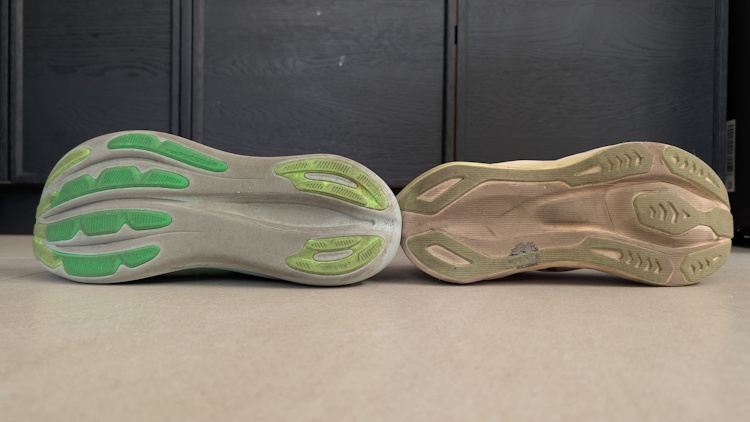 ASICS Novablast 6 vs Nimbus 28_Outsole Wide ASICS Novablast 6 vs Nimbus 28_Outsole Wide