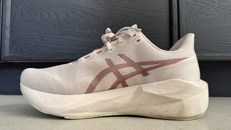 ASICS Novablast 6 ASICS Novablast 6_HERO 2