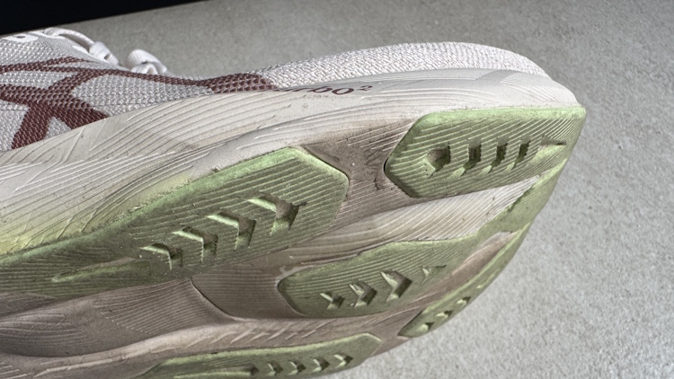 ASICS Novablast 6 - Outsole thickness ASICS Novablast 6 - Outsole thickness