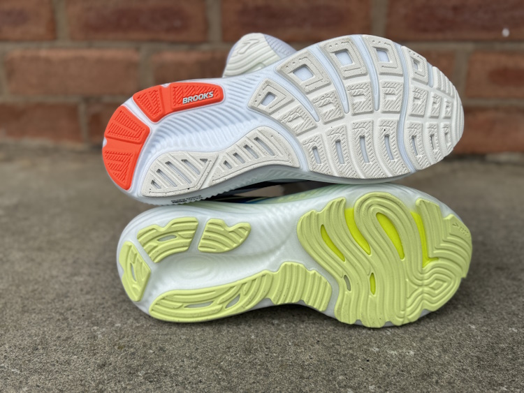 Ghost 17 vs Glycerin 22 Outsole Ghost 17 vs Glycerin 22 Outsole