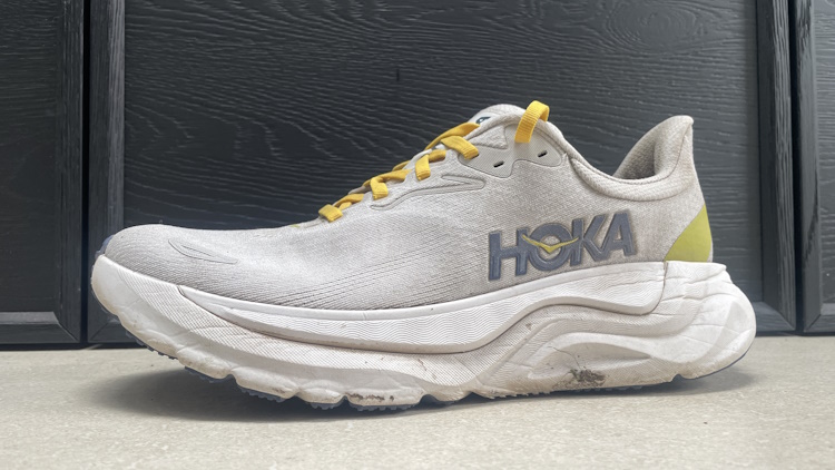 HOKA Arahi 8 HERO1