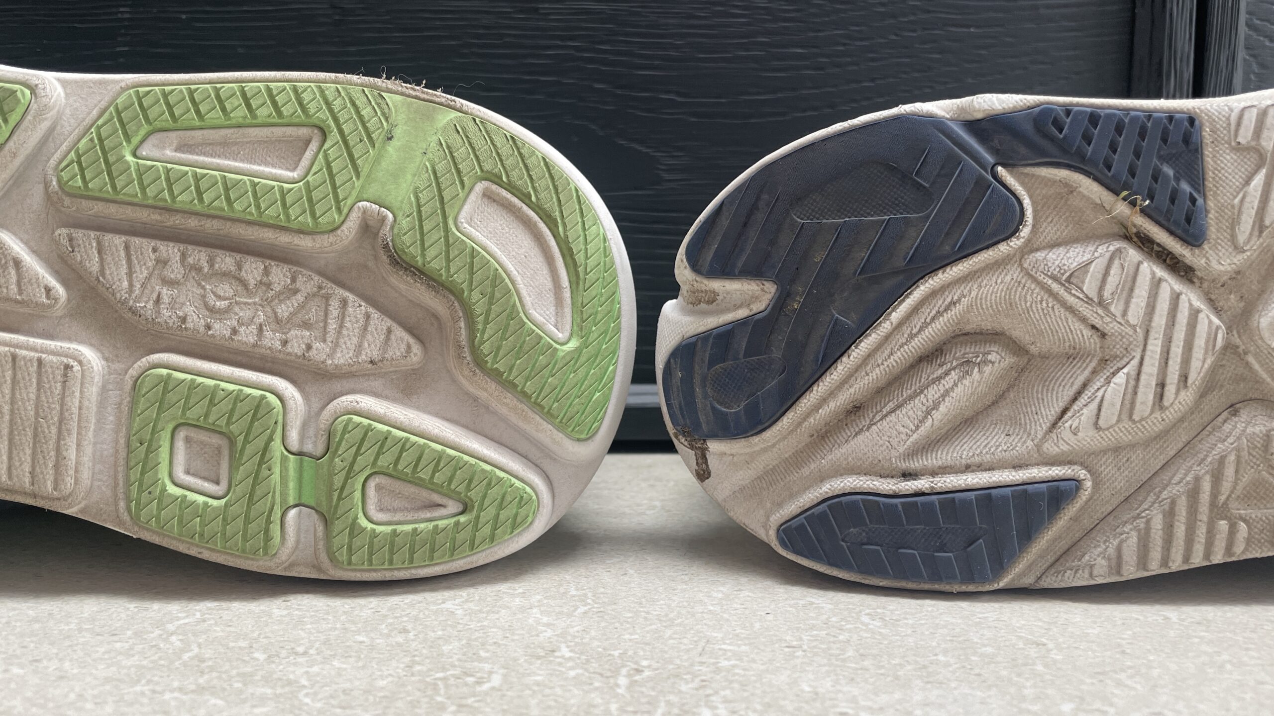 HOKA Arahi 8 vs Bondi 9_outsole close heel