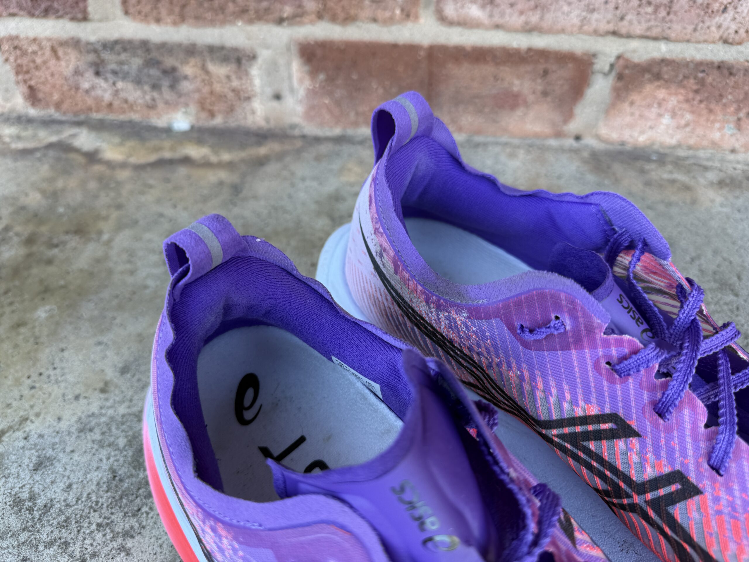 ASICS Megablast Heel Collar