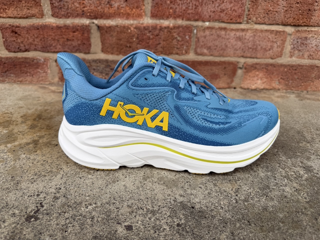 HOKA Clifton 10