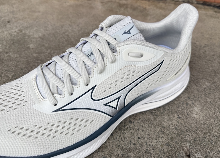 Mizuno Wave Inspire 22 - Tongue and Lacing Mizuno Wave Inspire 22 - Tongue and Lacing