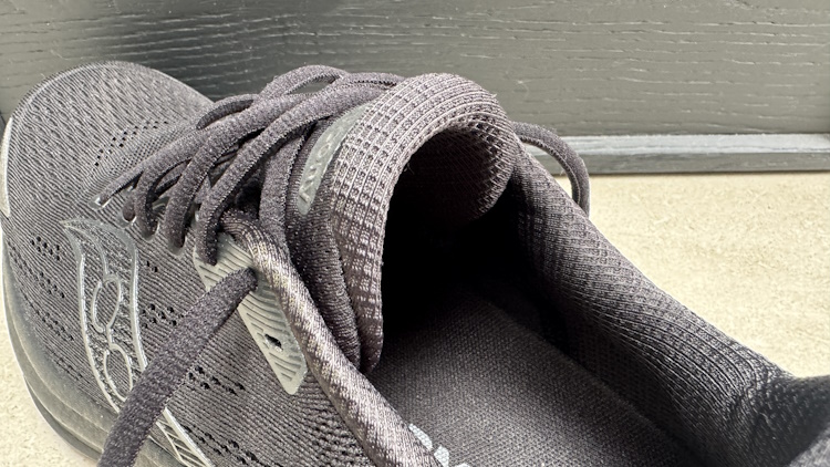 Saucony Hurricane 25 Tongues