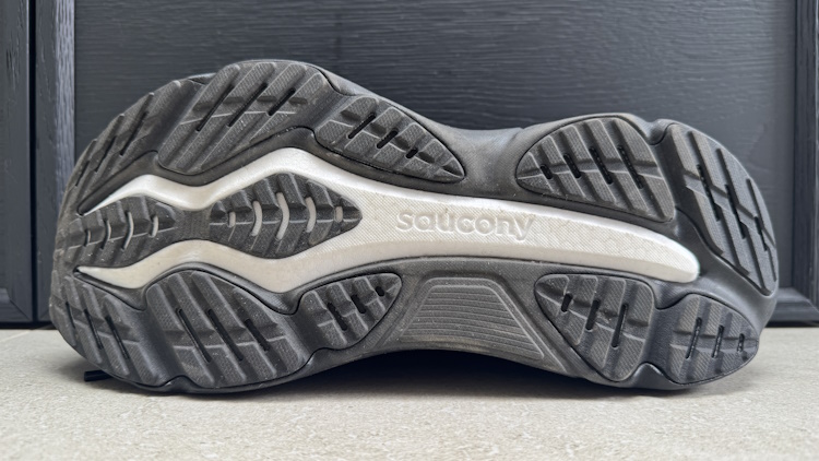 Saucony Hurricane 25 outsole wide