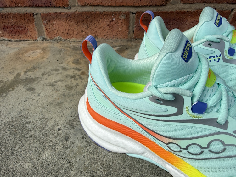 Saucony Omni ST 23 - Heel Collar Saucony Omni ST 23 - Heel Collar