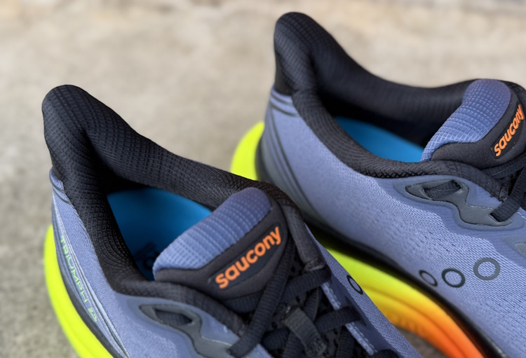 Saucony Triumph 23 Side Heel Colar