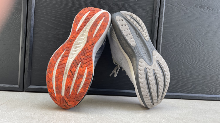 Saucony Triumph 23 vs Triumph 22 Outsole wide 2